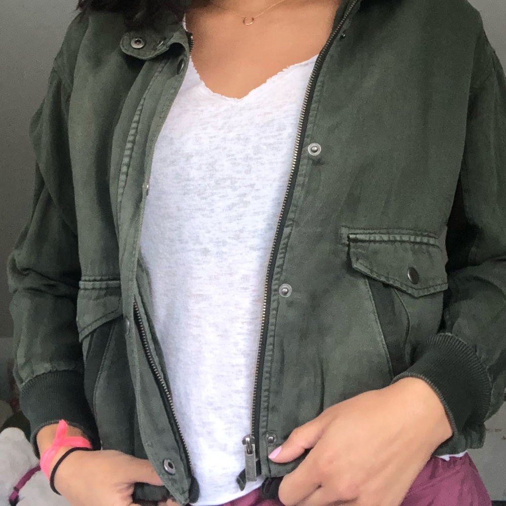 Army Green Cropped Jacket - Picture 3 of 3